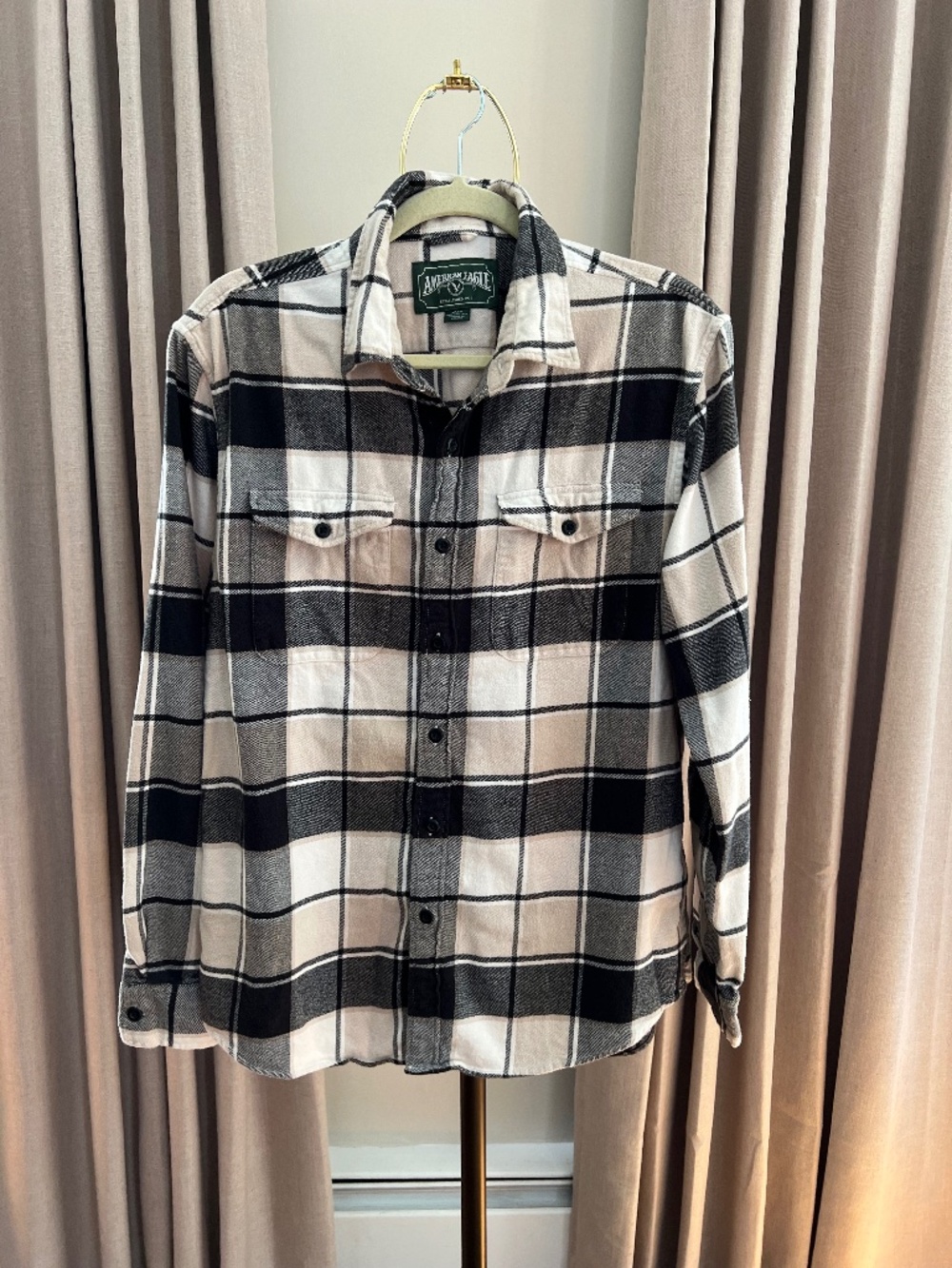 American Eagle Mens Flannel Button Down Shirt Black Cream Plaid Medium